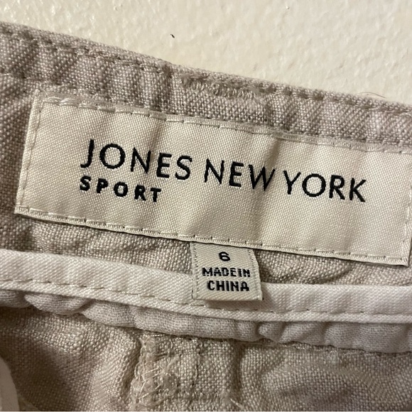 Jones, New York light khaki 100% linen Capri pants in size 6 - Picture 2 of 3
